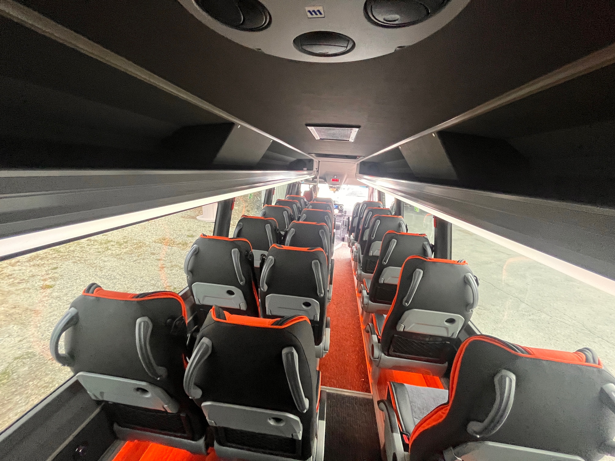 Buss med 23 platser för hela sällskapet